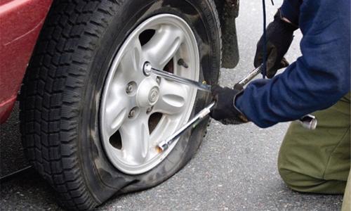 Van lốp ô tô là gì? Khi nào cần thay van lốp xe ô tô